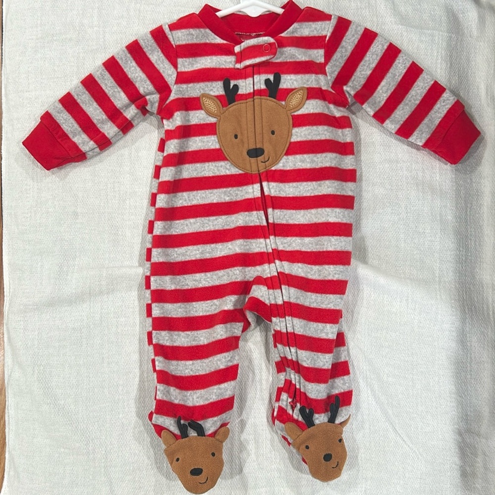 Carter’s
Size 3m
Christmas reindeer one piece
Red & Gray Stripes